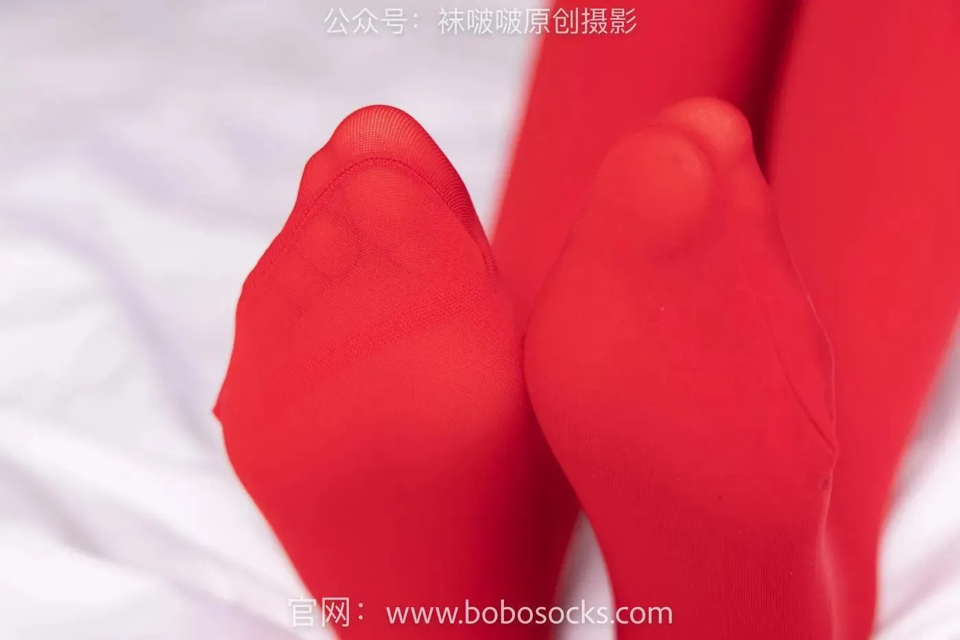 [BoBoSocks袜啵啵]NO.132 小甜豆-aj1板鞋、蓝色短靴、厚黑丝、厚红丝 [145P]插图2